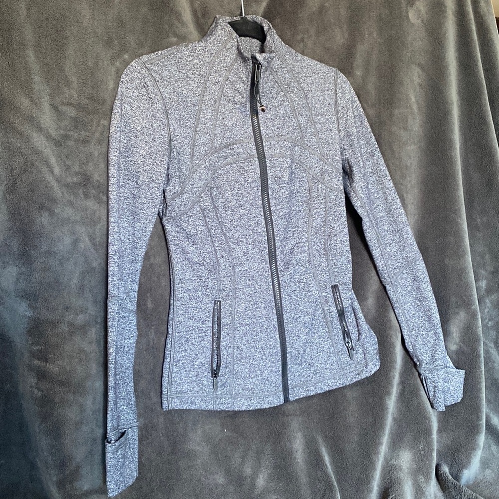 Lulu activewear long sleeved lightweight stretchy jacket